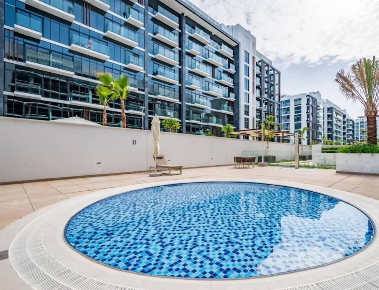 Egate - Dubai - 1 Bedroom 6Th Floor With Pool View- 17-625
