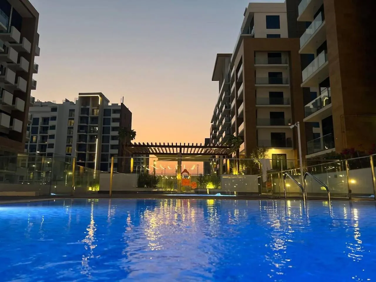 Egate - Dubai - 1 Bedroom 6Th Floor With Pool View- 17-625 Apartment
